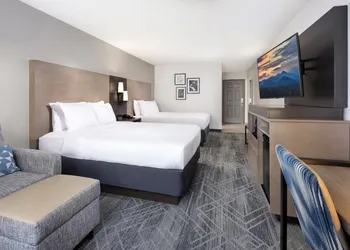 La Quinta Inn & Suites by Wyndham Downtown Asheville hotel thumbnail 6