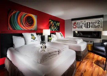 Staypineapple, Hotel FIVE, Downtown Seattle hotel thumbnail 4