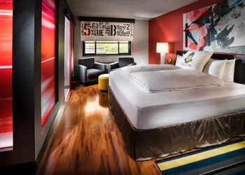 Staypineapple, Hotel FIVE, Downtown Seattle hotel thumbnail 6