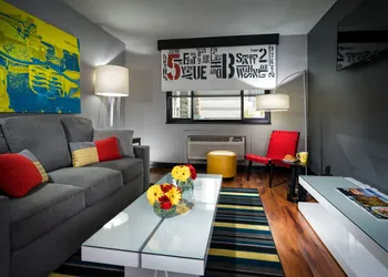 Staypineapple, Hotel FIVE, Downtown Seattle hotel thumbnail 8