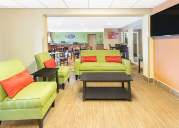 Baymont by Wyndham Waukesha hotel thumbnail 2