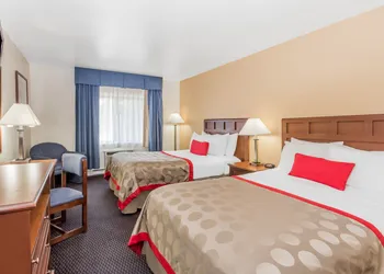 Baymont by Wyndham Waukesha hotel thumbnail 3