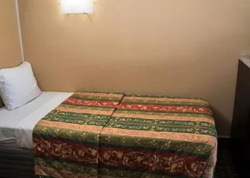 California Inn hotel thumbnail 6