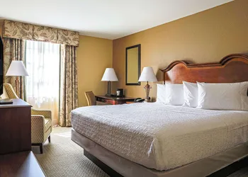 Hampton Inn Charleston-Historic District hotel thumbnail 6