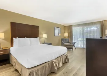 Best Western Plus Garden Court Inn hotel thumbnail 5
