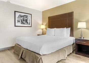 Best Western Plus Garden Court Inn hotel thumbnail 6
