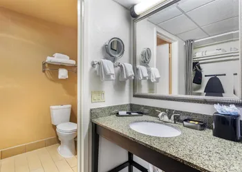 Best Western Plus Garden Court Inn hotel thumbnail 7