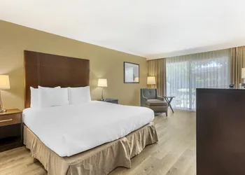 Best Western Plus Garden Court Inn hotel thumbnail 5
