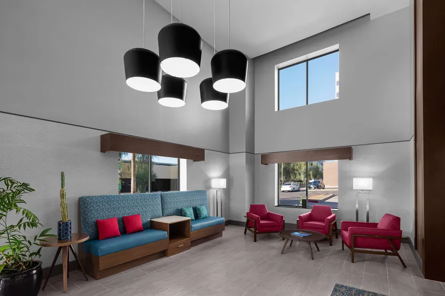 Hampton Inn Phoenix-Biltmore hotel detail image 2