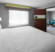 Hampton Inn Phoenix-Biltmore hotel detail image 7