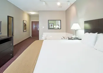 Holiday Inn Express New Haven by IHG hotel thumbnail 2