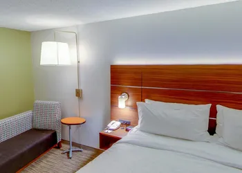 Holiday Inn Express New Haven by IHG hotel thumbnail 8