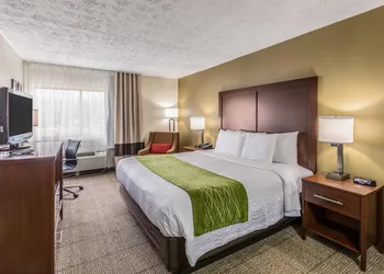 Comfort Inn Medford - Long Island hotel thumbnail 3