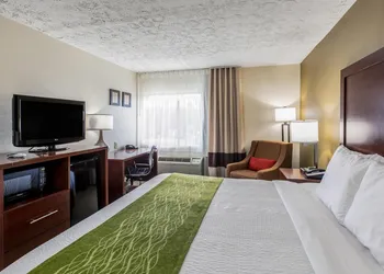 Comfort Inn Medford - Long Island hotel thumbnail 4