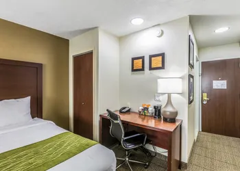 Comfort Inn Medford - Long Island hotel thumbnail 6