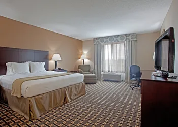 Holiday Inn Express Pembroke by IHG hotel thumbnail 5