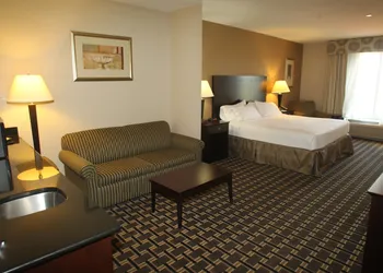 Holiday Inn Express Pembroke by IHG hotel thumbnail 6