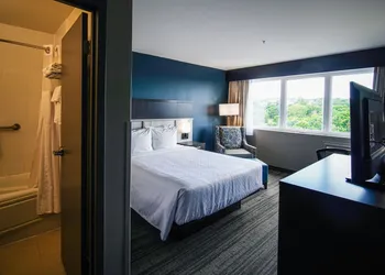 Best Western Plus Chocolate Lake Hotel hotel thumbnail 6