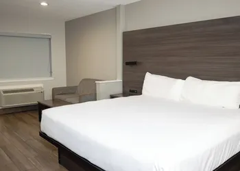 Americas Best Value Inn Harlingen hotel thumbnail 8