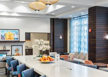 Hampton Inn by Hilton Winnipeg Airport/Polo Park hotel thumbnail 2