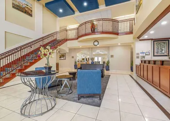Best Western Plus Lake Elsinore Inn & Suites hotel thumbnail 2