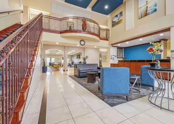 Best Western Plus Lake Elsinore Inn & Suites hotel thumbnail 3