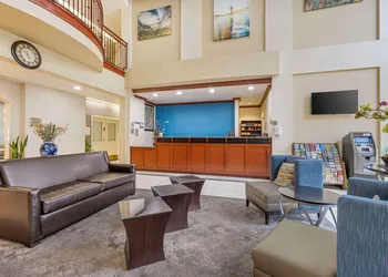 Best Western Plus Lake Elsinore Inn & Suites hotel thumbnail 4