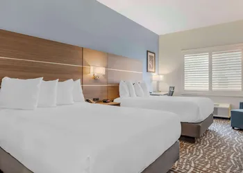 Best Western Plus Lake Elsinore Inn & Suites hotel thumbnail 5