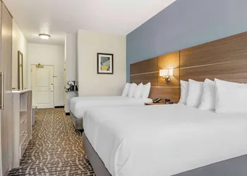 Best Western Plus Lake Elsinore Inn & Suites hotel thumbnail 6