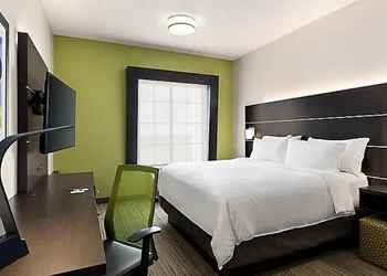 Holiday Inn Express Hotel and Suites Pryor by IHG hotel thumbnail 2