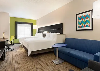 Holiday Inn Express Hotel and Suites Pryor by IHG hotel thumbnail 3
