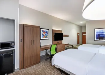 Holiday Inn Express Hotel and Suites Pryor by IHG hotel thumbnail 4
