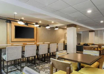 Hampton Inn & Suites Denver Tech Center hotel thumbnail 6