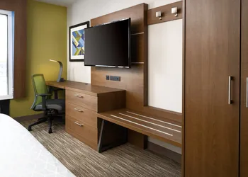 Holiday Inn Express & Suites Olive Branch by IHG hotel thumbnail 6