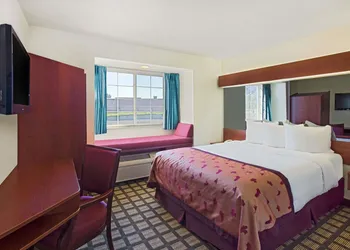 Microtel Inn & Suites by Wyndham Holland hotel thumbnail 4