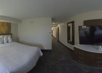 Holiday Inn Brookfield - ​​Milwaukee by IHG hotel thumbnail 2