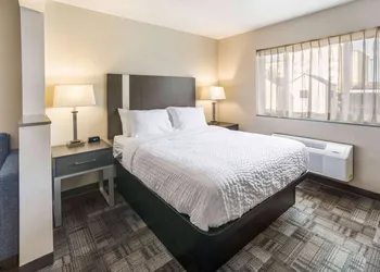 AmericInn by Wyndham Green Bay Near Stadium hotel thumbnail 2