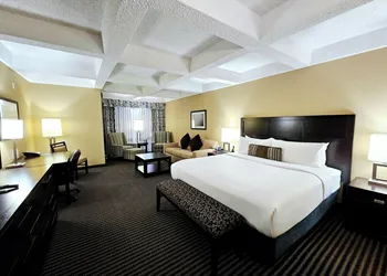 Wyndham Edmonton Hotel and Conference Centre hotel thumbnail 7