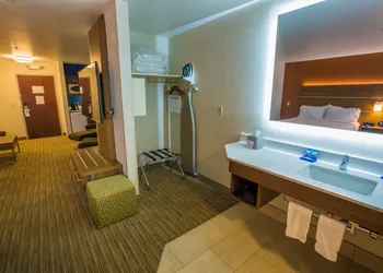 Holiday Inn Express Hotel & Suites Pasco-Tri Cities by IHG hotel thumbnail 3