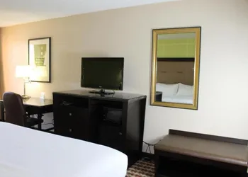 Comfort Inn & Suites hotel thumbnail 6