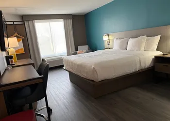 Comfort Inn & Suites hotel thumbnail 7