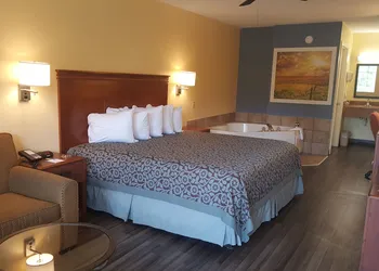 Days Inn by Wyndham Trenton hotel thumbnail 5