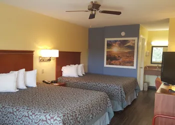 Days Inn by Wyndham Trenton hotel thumbnail 6