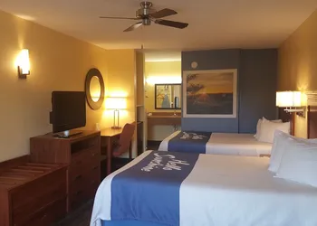Days Inn by Wyndham Trenton hotel thumbnail 8