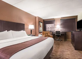 Holiday Inn Manitowoc by IHG hotel thumbnail 3
