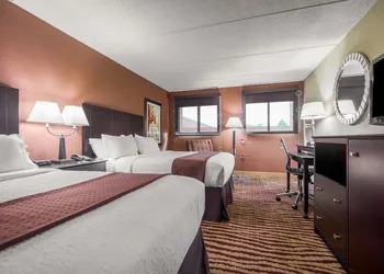 Holiday Inn Manitowoc by IHG hotel thumbnail 8