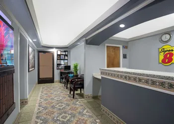Super 8 by Wyndham Chico hotel thumbnail 2