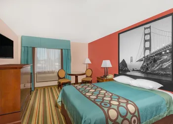 Super 8 by Wyndham Chico hotel thumbnail 5