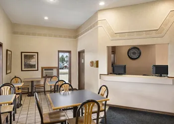 Super 8 by Wyndham Carbondale hotel thumbnail 2