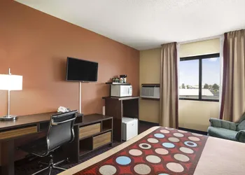 Super 8 by Wyndham Carbondale hotel thumbnail 4